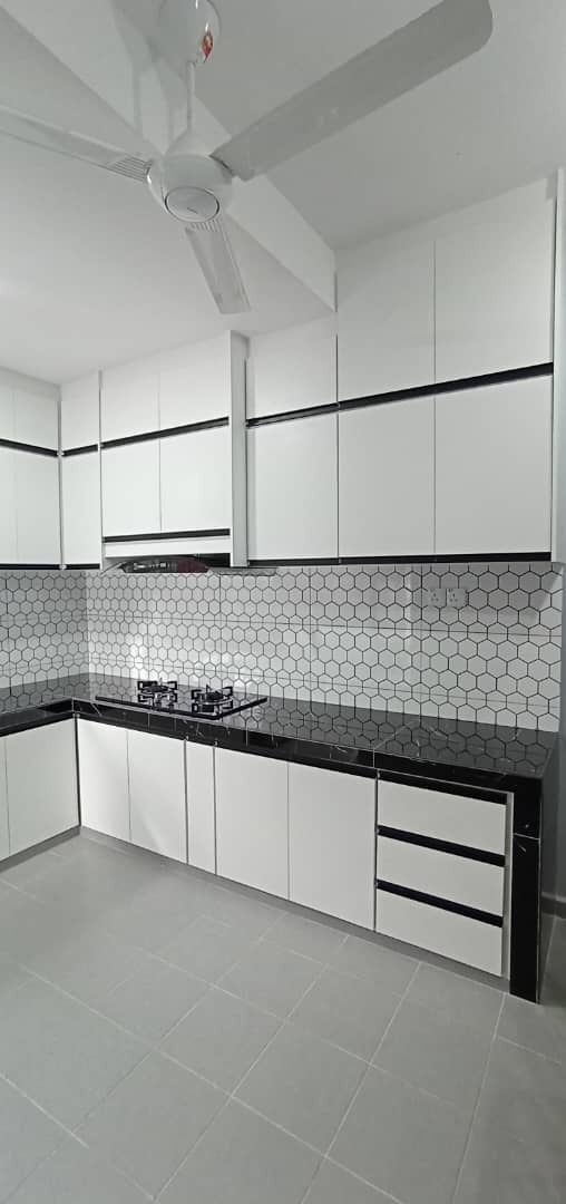 Minimalist White & Black