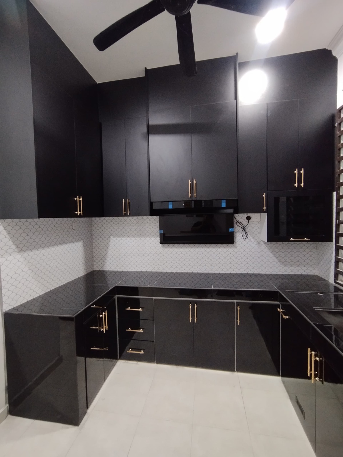 Black Luxury Full Glossy