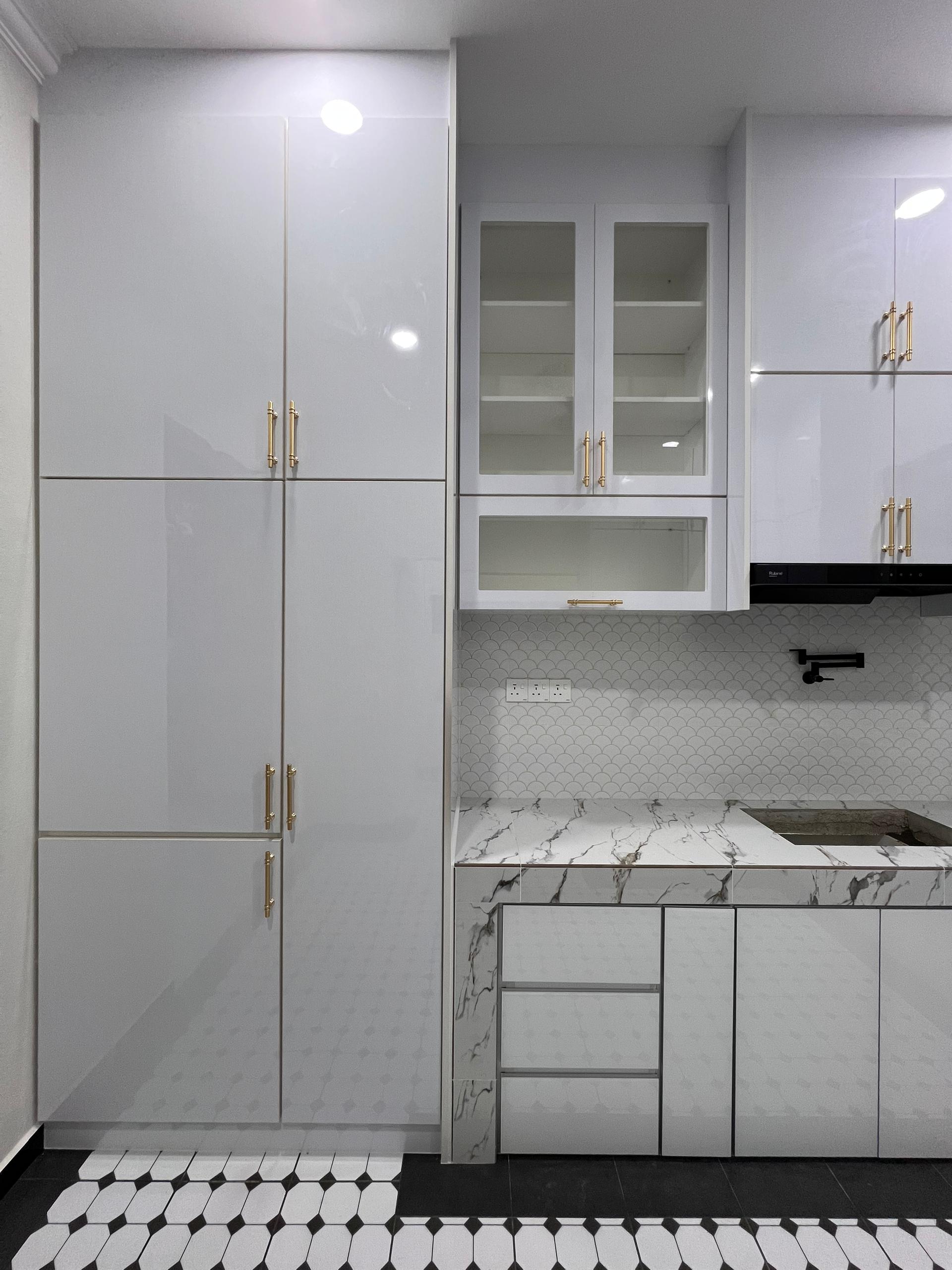 Kabinet Dapur Glossy Putih