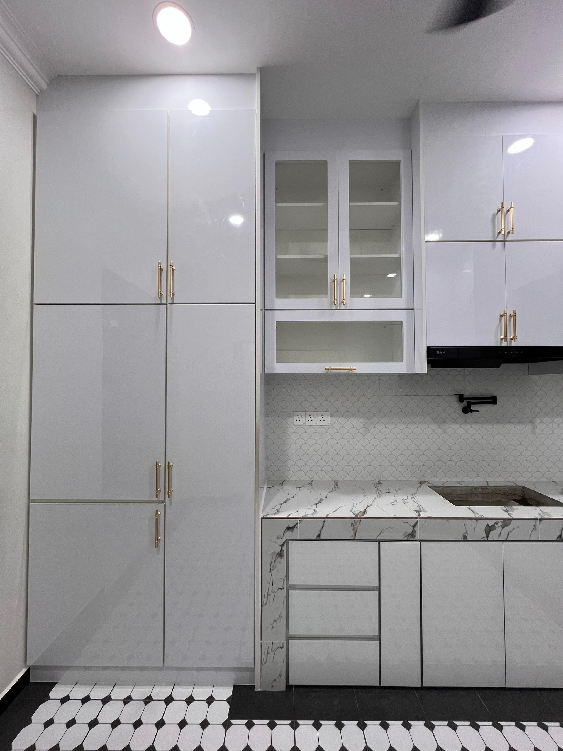 Kabinet Dapur Glossy Putih