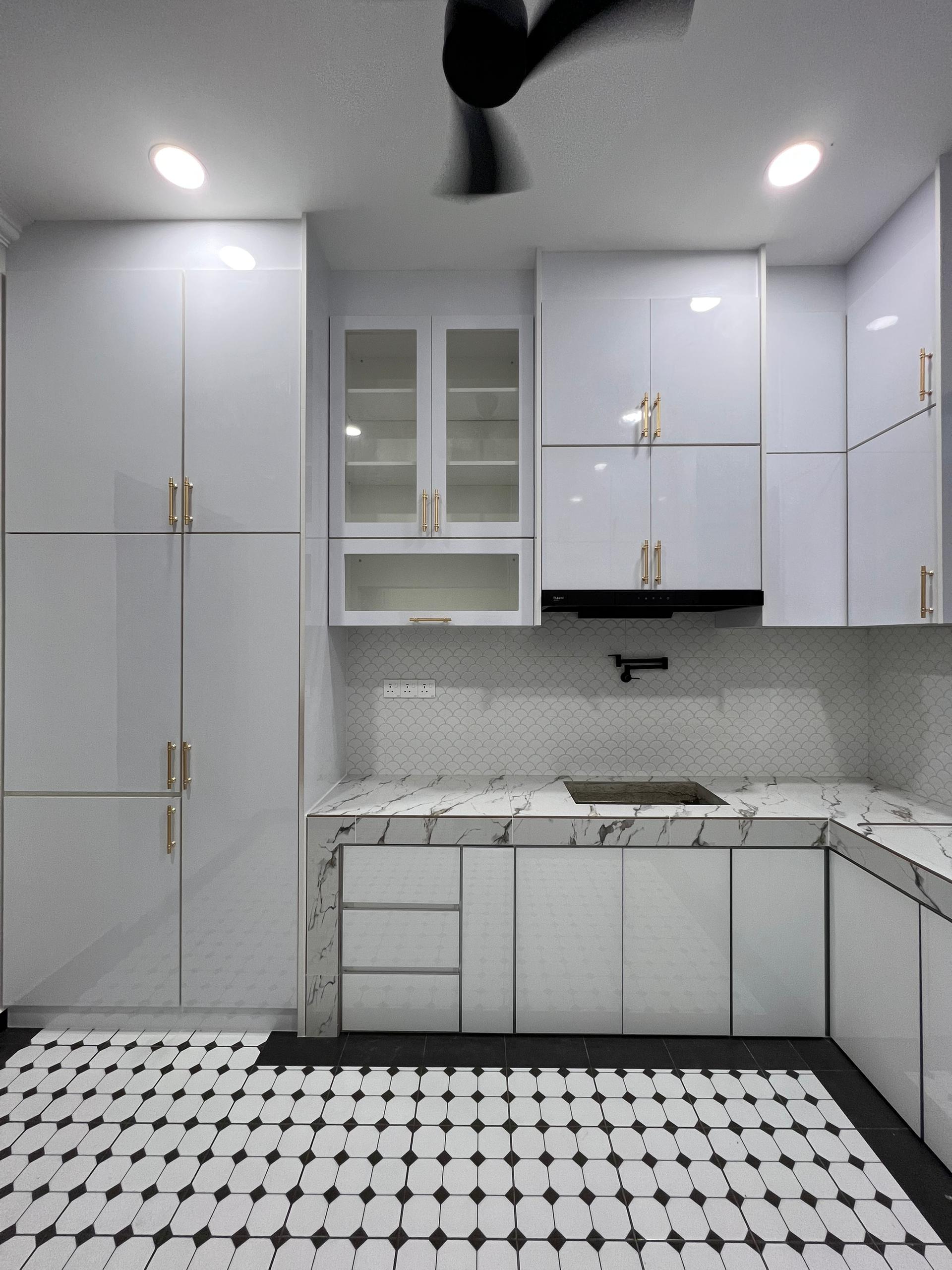 Kabinet Dapur Glossy Putih