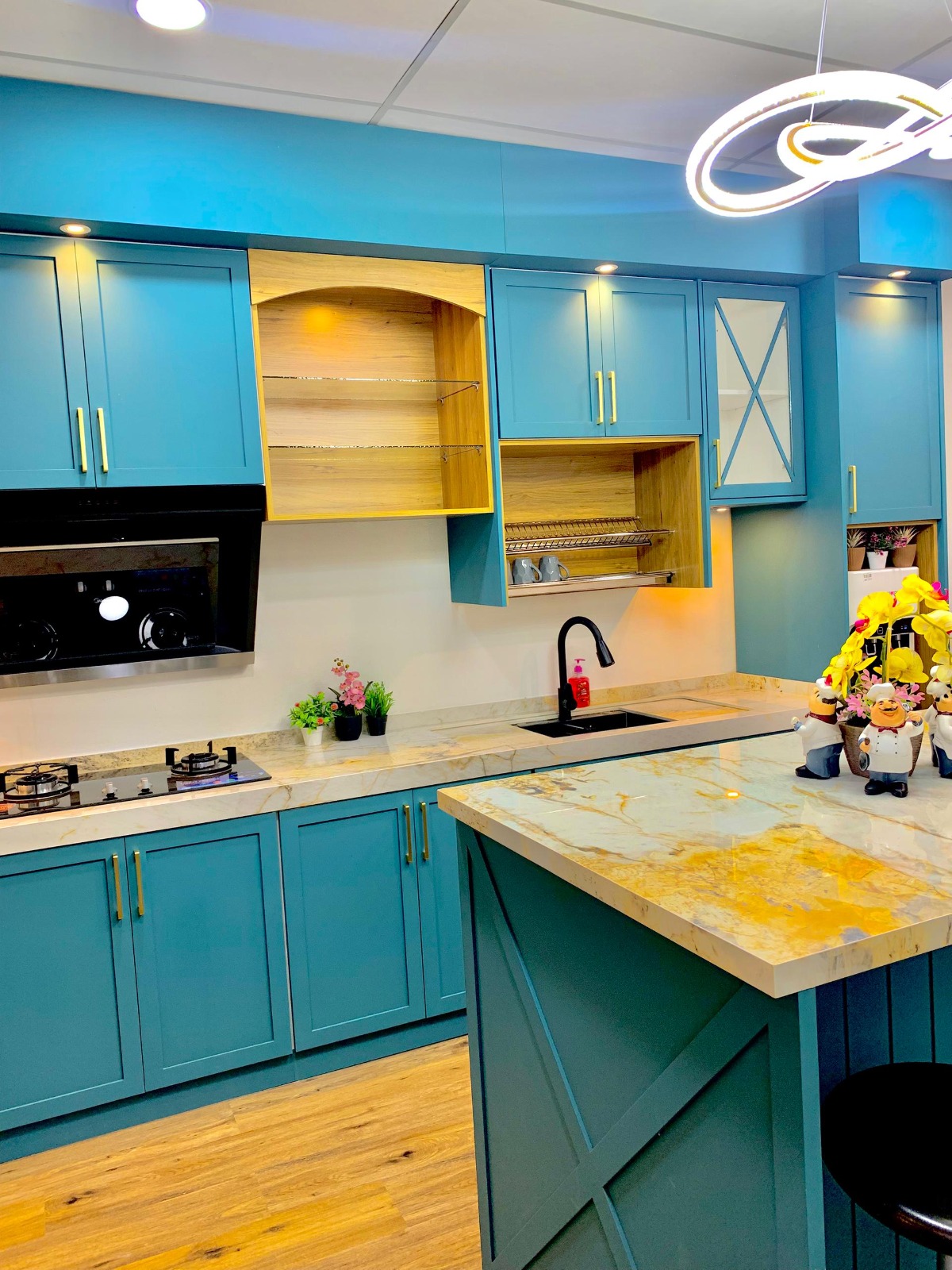 Kabinet Dapur Teal & Emas