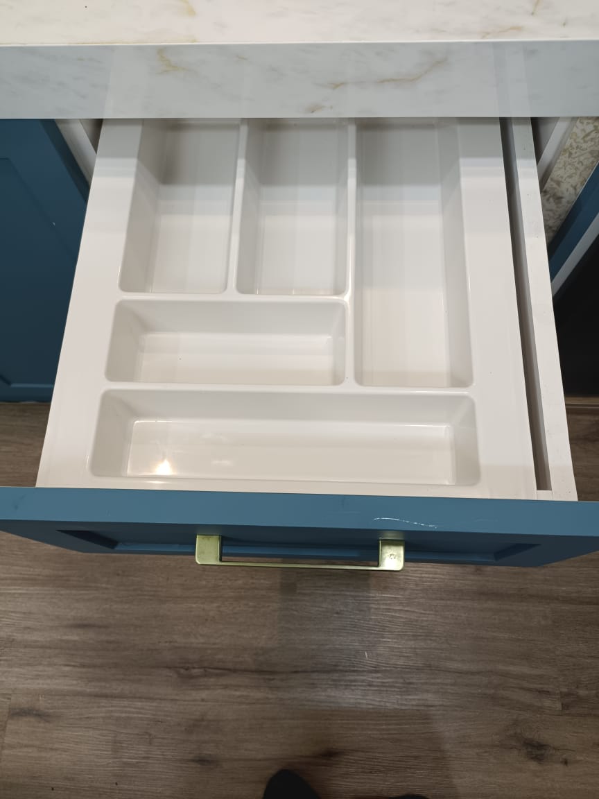 Kabinet Dapur Teal & Emas