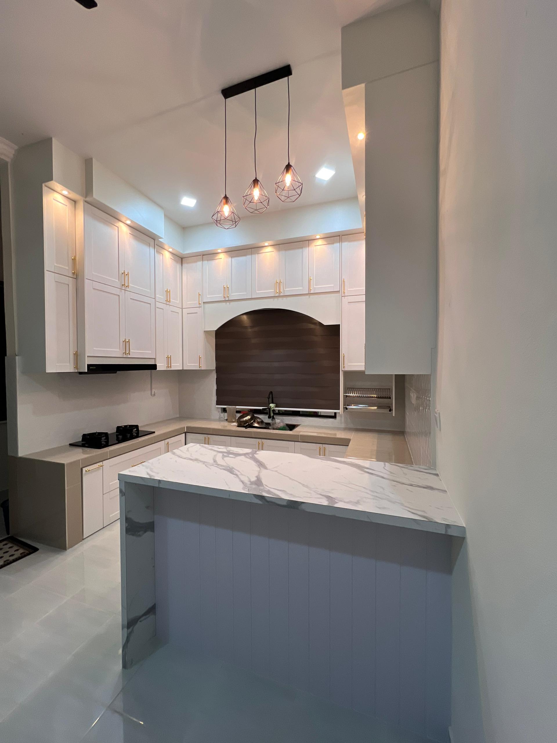 Kabinet Dapur Shaker Marble Island