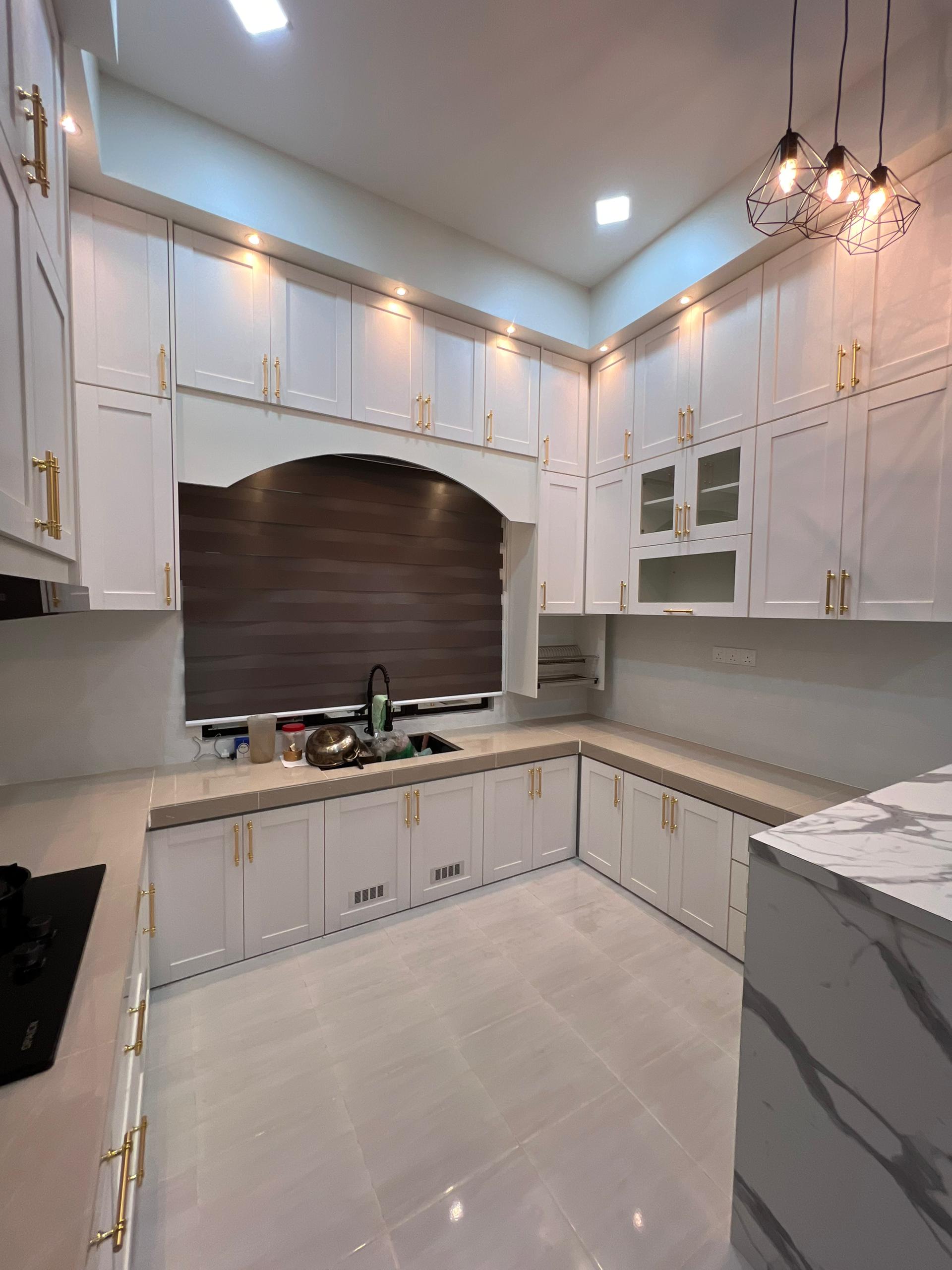 Kabinet Dapur Shaker Marble Island