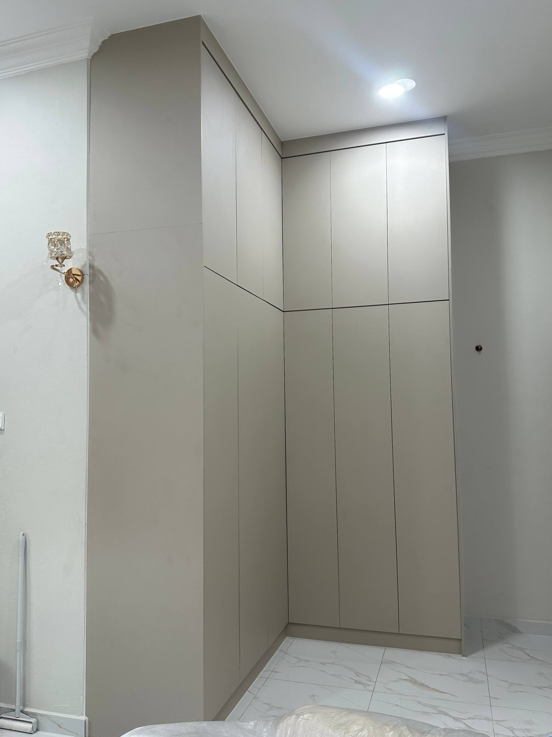 Wardrobe Sudut Full Height