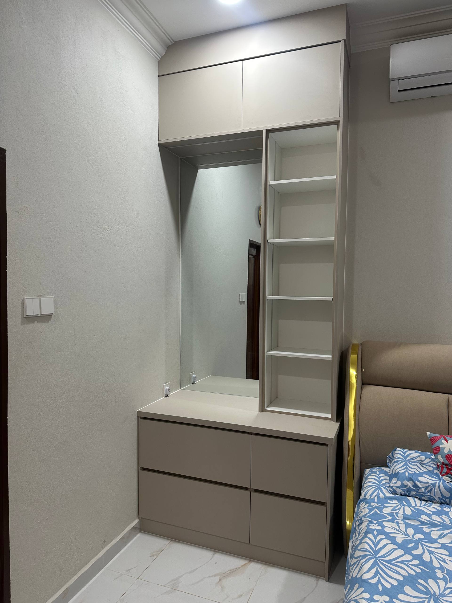 Set Meja Solek & Cermin